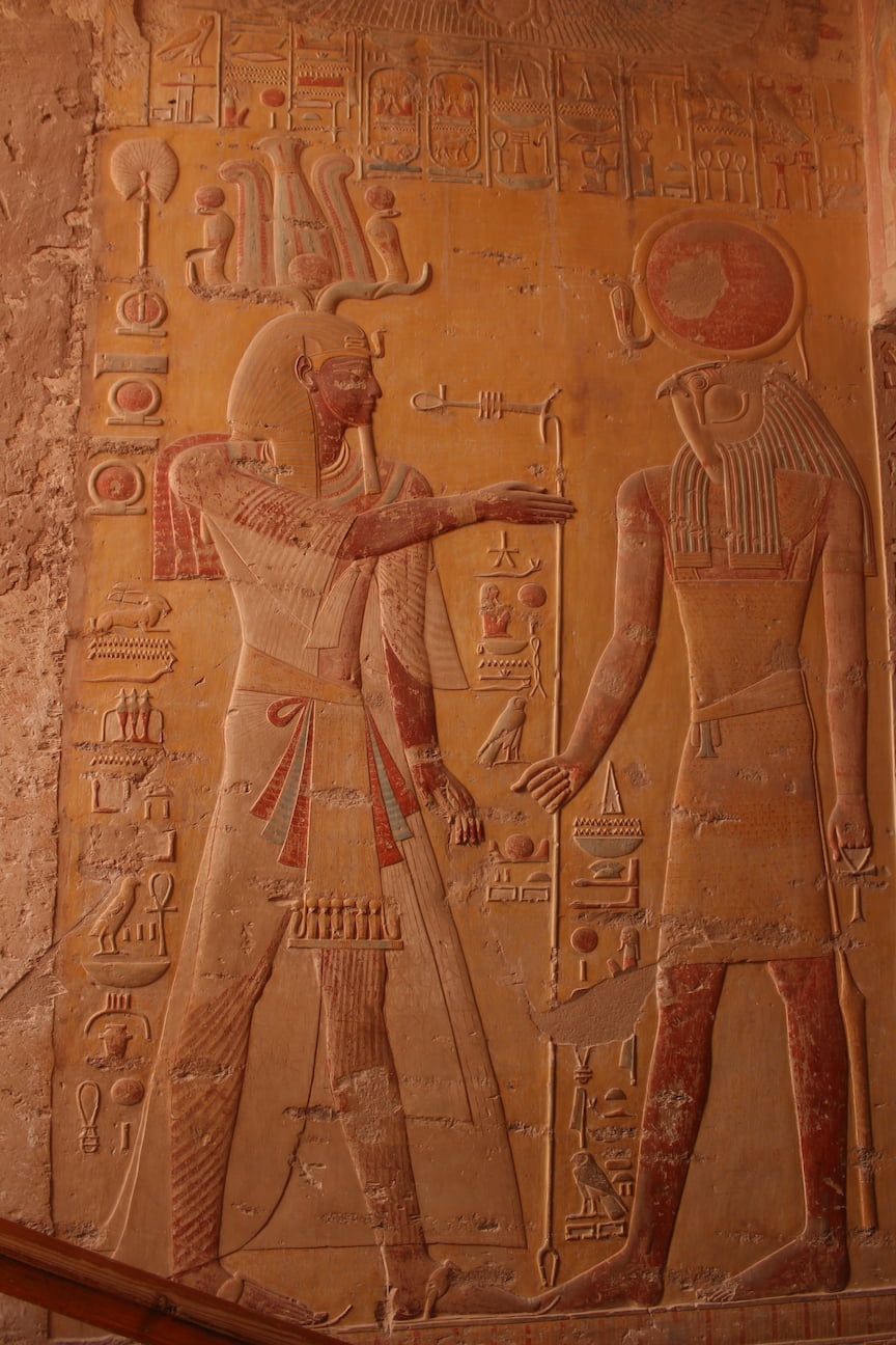 Two figures represented in the wall of a tomb in the Valley of the Kings: the left figure is man, the right one is the god Ra